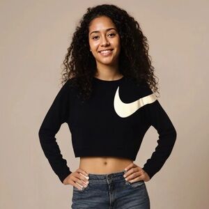 Nike Women's Black and White Cropped Hoodie
0002